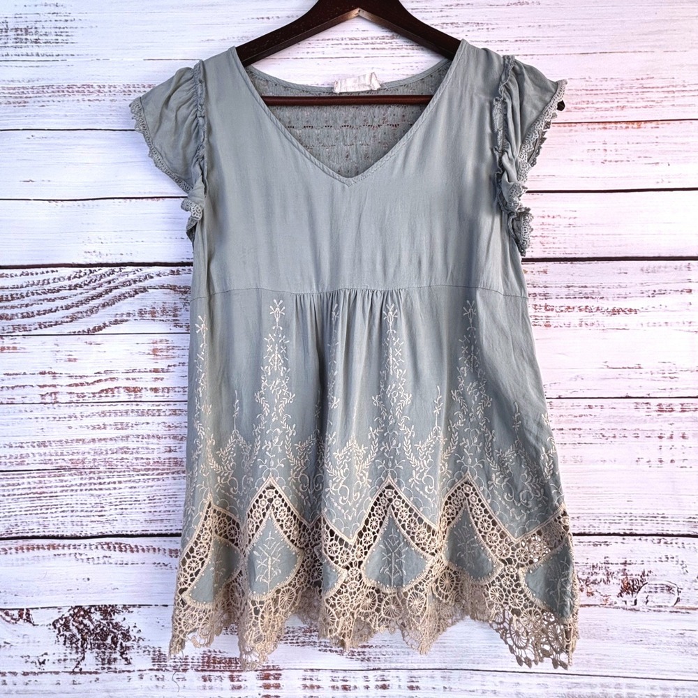 Altar'd State XS Boho Embroidered Lace Hem Flutter Sleeve Blouse